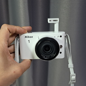 상태좋은 Nikon1 J1 미러리스 /10mm 렌즈
