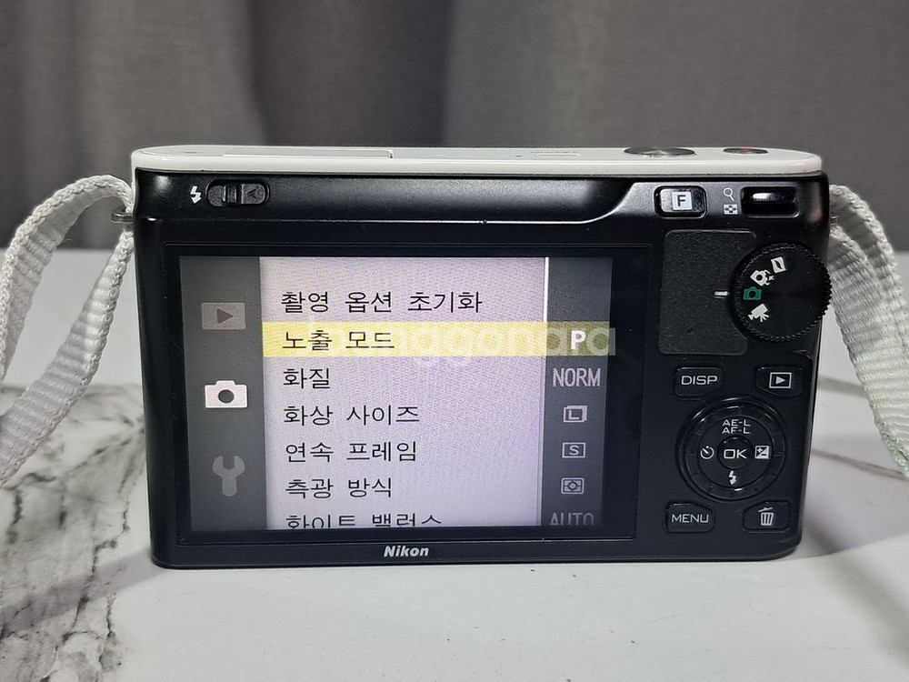 상태좋은 Nikon1 J1 미러리스 /10mm 렌즈--6
