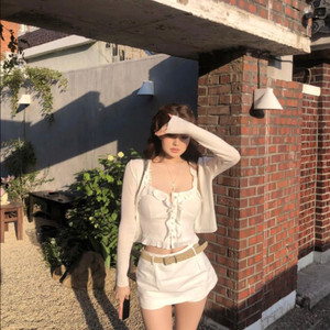 플립 스모어 러플 탑 화이트 아이보리 크롭 프릴 콩단추