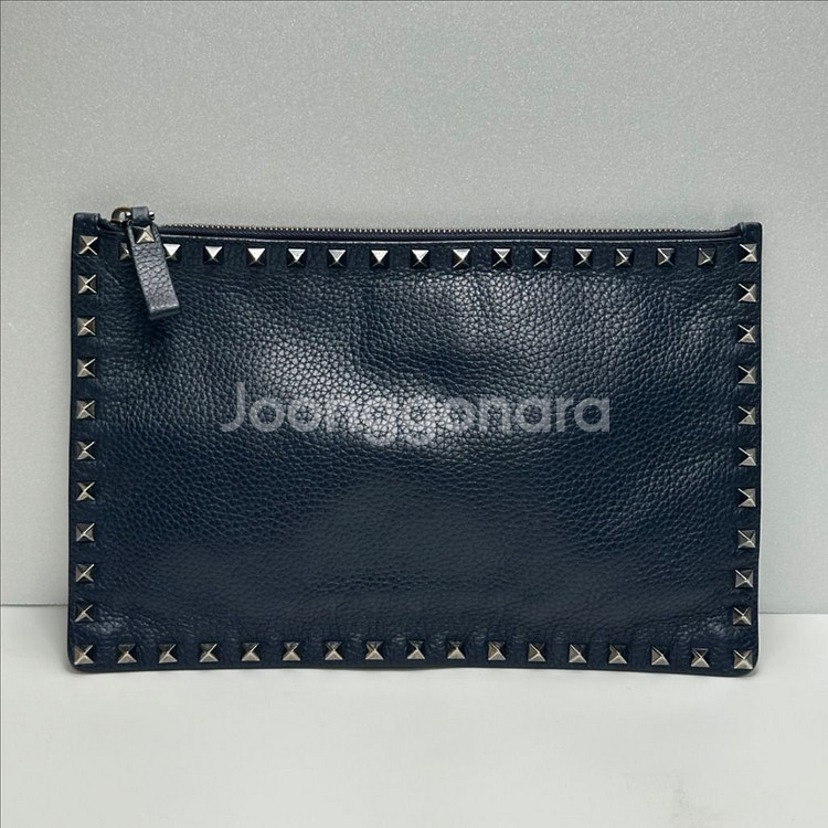 (정품)발렌티노 블랙 카프스킨 락스터드 은장 클러치백--2