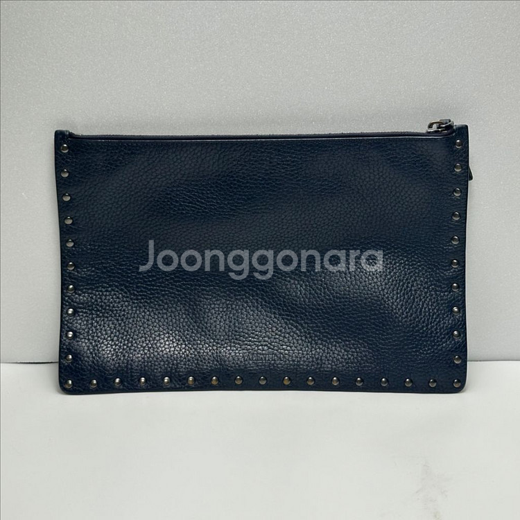 (정품)발렌티노 블랙 카프스킨 락스터드 은장 클러치백--3