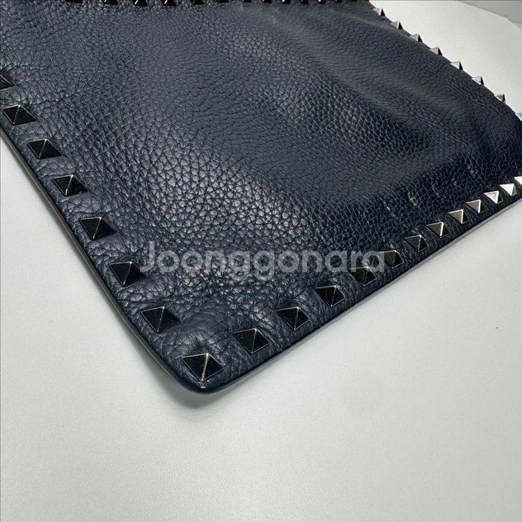 (정품)발렌티노 블랙 카프스킨 락스터드 은장 클러치백--8