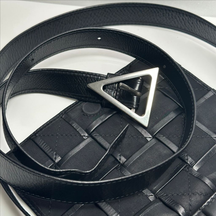 (정품)보테가베네타 레더 카세트백--3