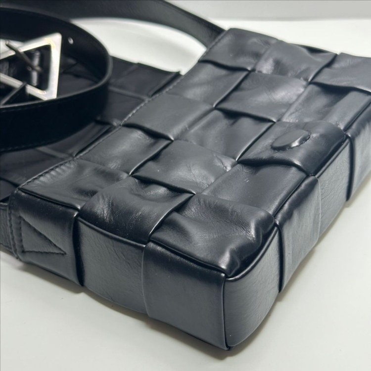 (정품)보테가베네타 레더 카세트백--4