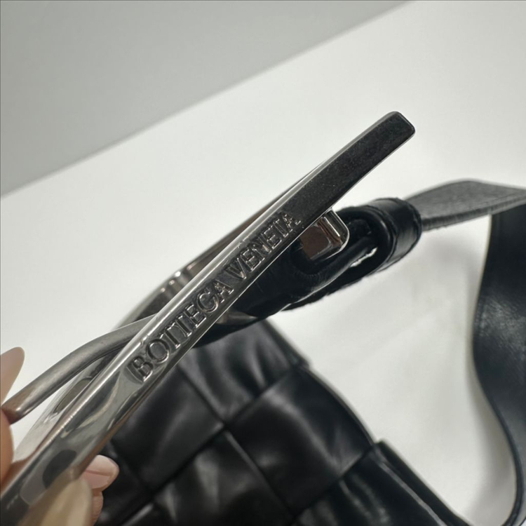 (정품)보테가베네타 레더 카세트백--8
