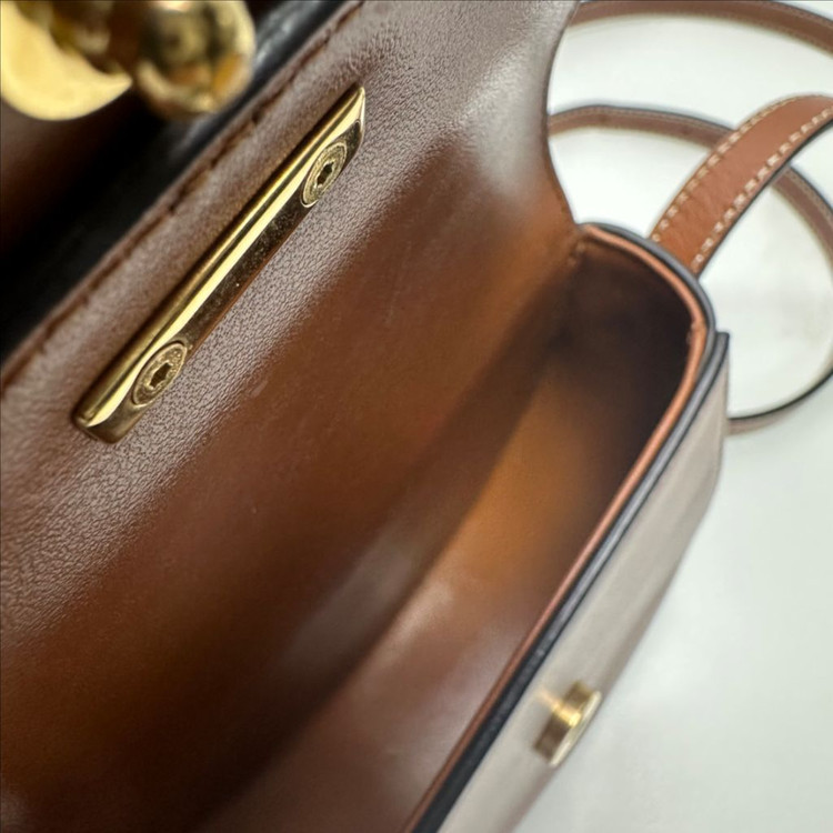 (정품)셀린느 트라이엄프 퀴리 미니 베사체 크로스백 이미지