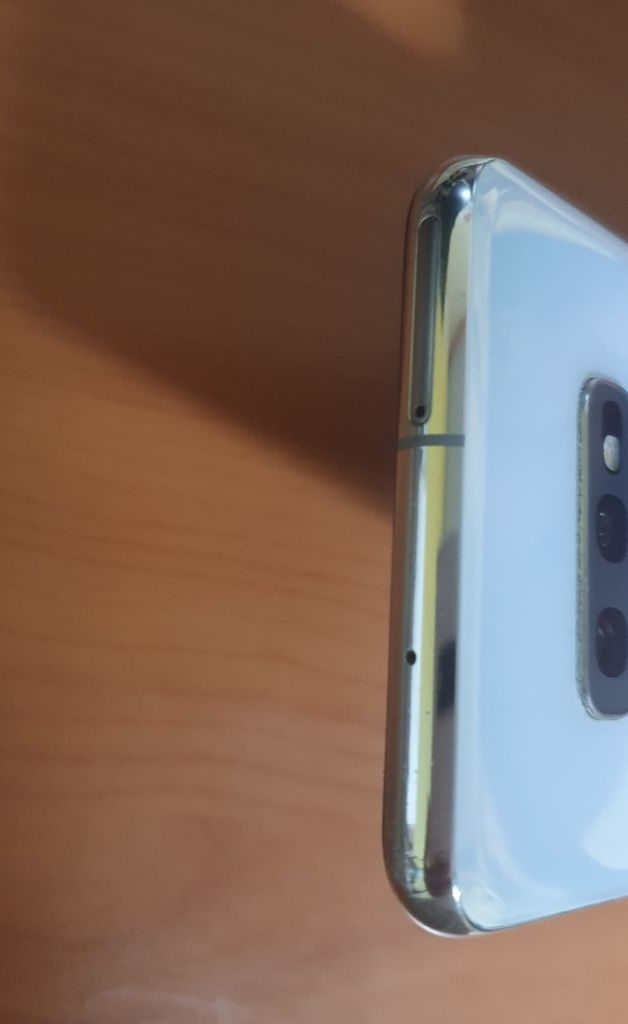 갤럭시s10e 내놓습니다--6