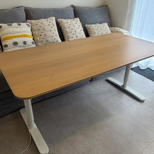 이케아 베칸트 높이조절 책상 1600 800