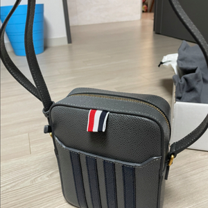 (정품, 새상품) 톰브라운 페블 그레인 크로스백