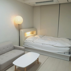 하포스침대, 암막블라인드, 쇼파,스탠드,테이블