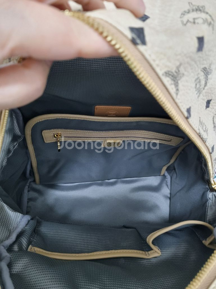 엠씨엠 스터드 비세토스 백팩 L(정품)--5