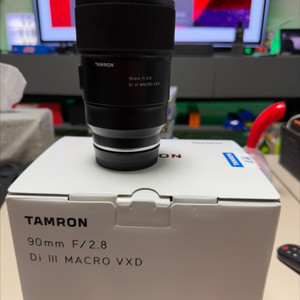 소니 fe 탐론 90mm f2.8 di iii macr