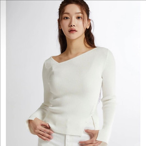스파오 여성 아이보리 트임 긴팔 봄 가을 니트