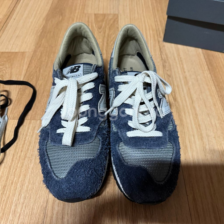 뉴발란스 990 v1 칼하트 265사이즈 판매합니다.--1