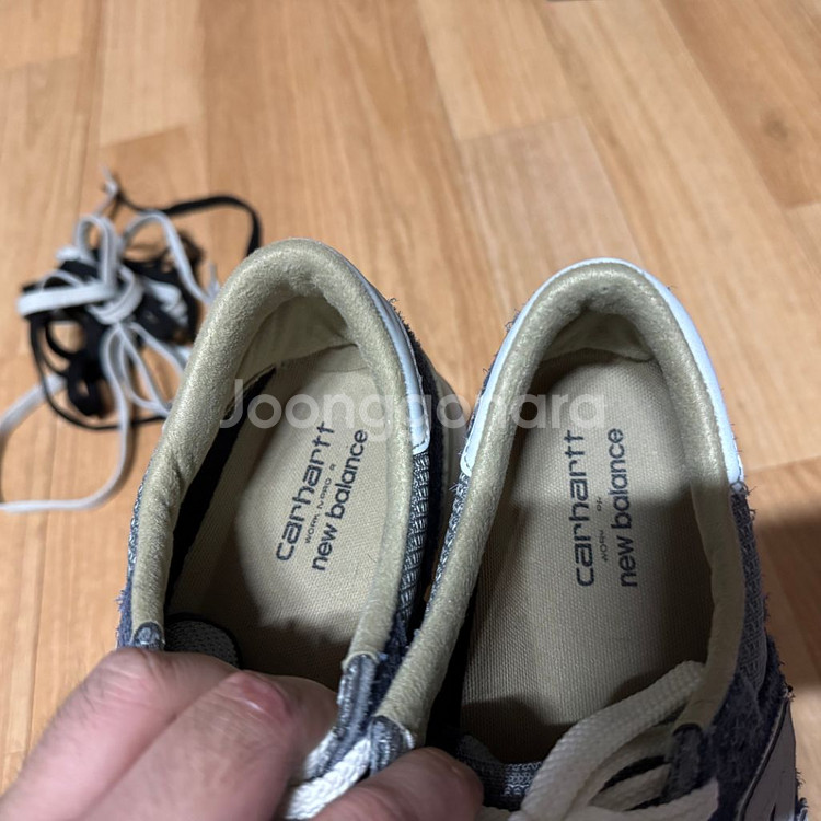 뉴발란스 990 v1 칼하트 265사이즈 판매합니다.--5