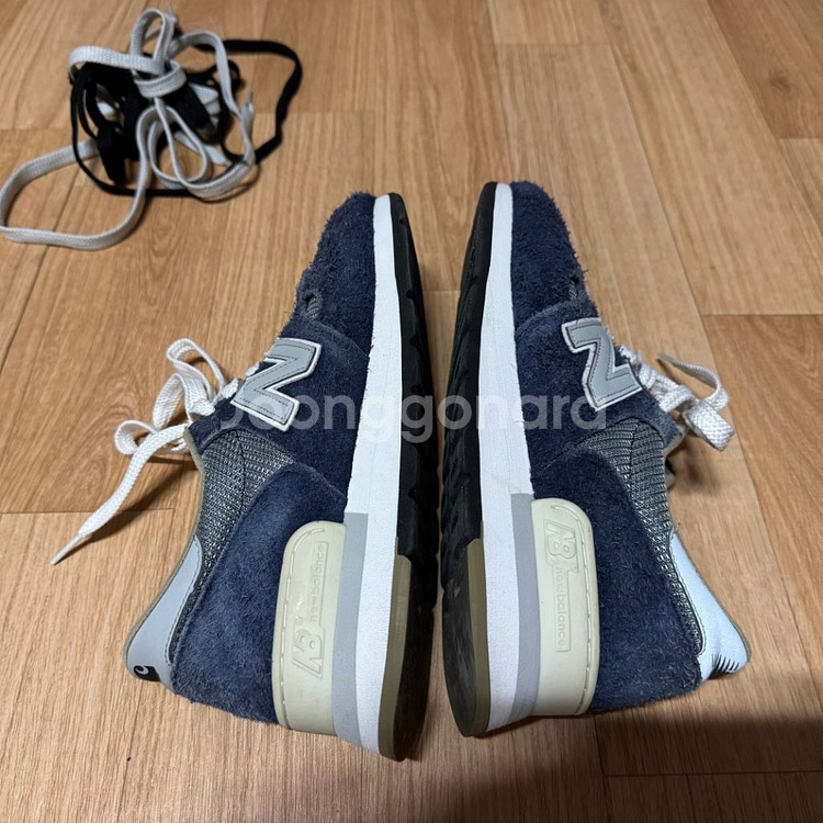 뉴발란스 990 v1 칼하트 265사이즈 판매합니다.--3