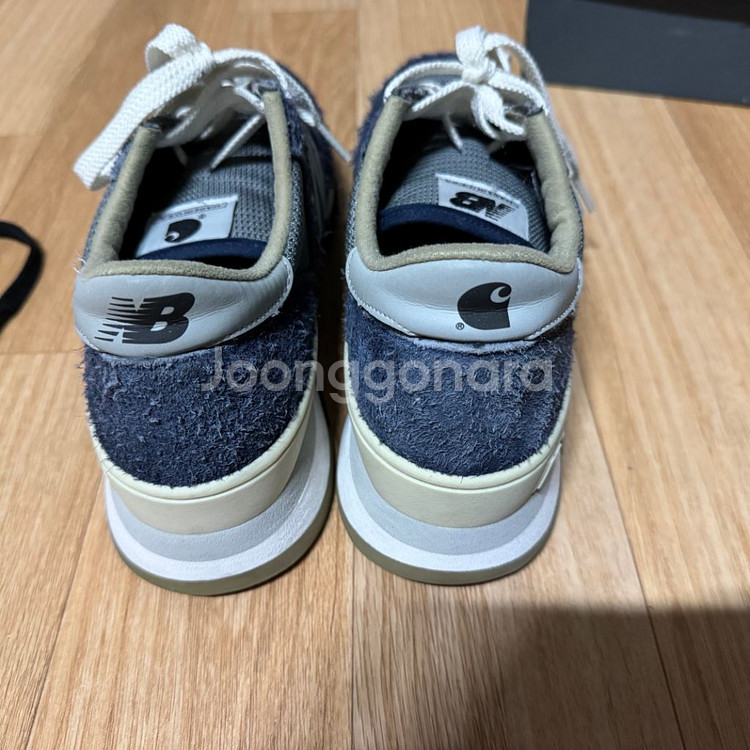 뉴발란스 990 v1 칼하트 265사이즈 판매합니다.--4