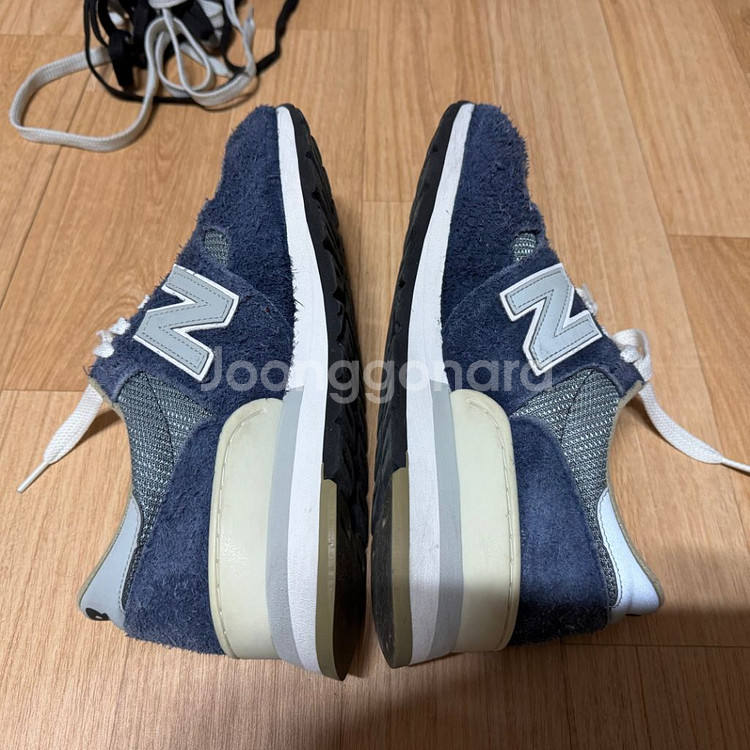 뉴발란스 990 v1 칼하트 265사이즈 판매합니다.--2