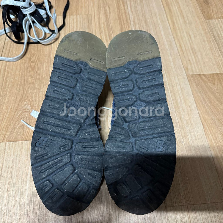 뉴발란스 990 v1 칼하트 265사이즈 판매합니다.--6