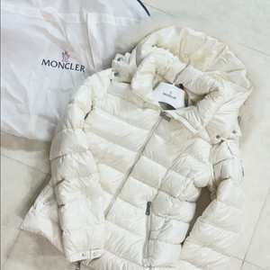 몽클레어 바디퍼 패딩 화이트 여성