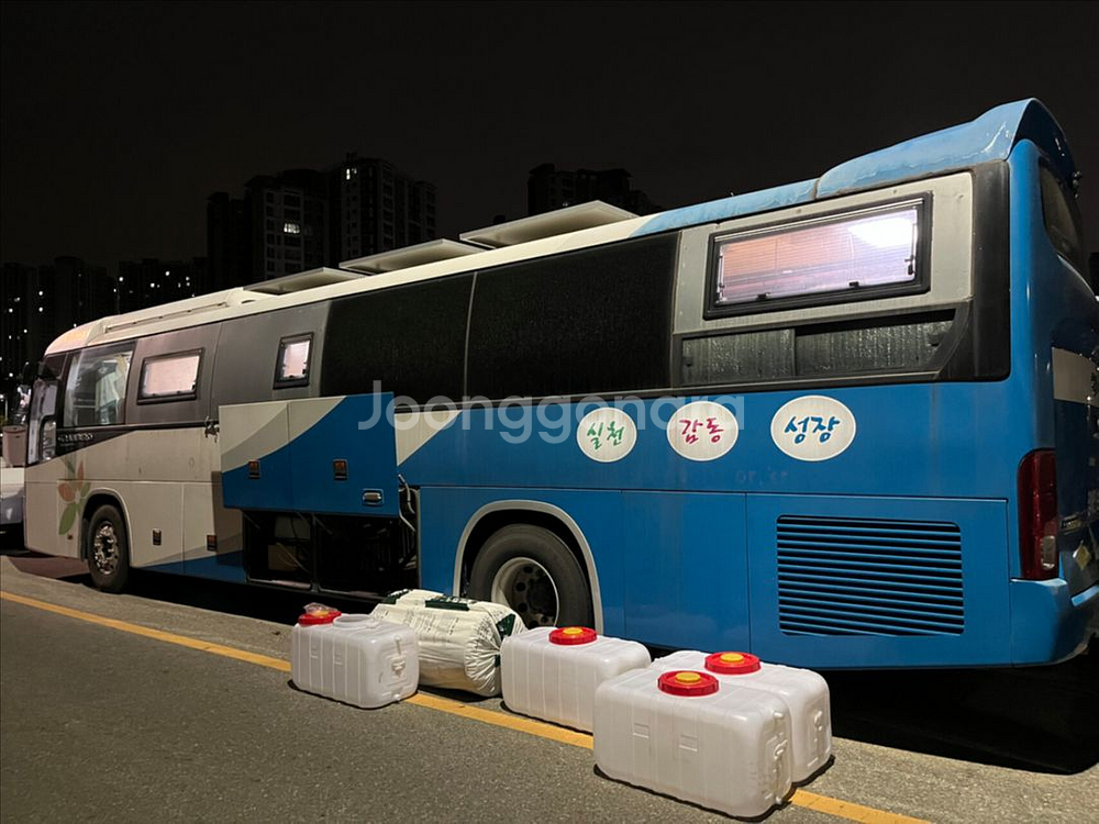 그랜버드 버스캠핑카 팝니다.--1