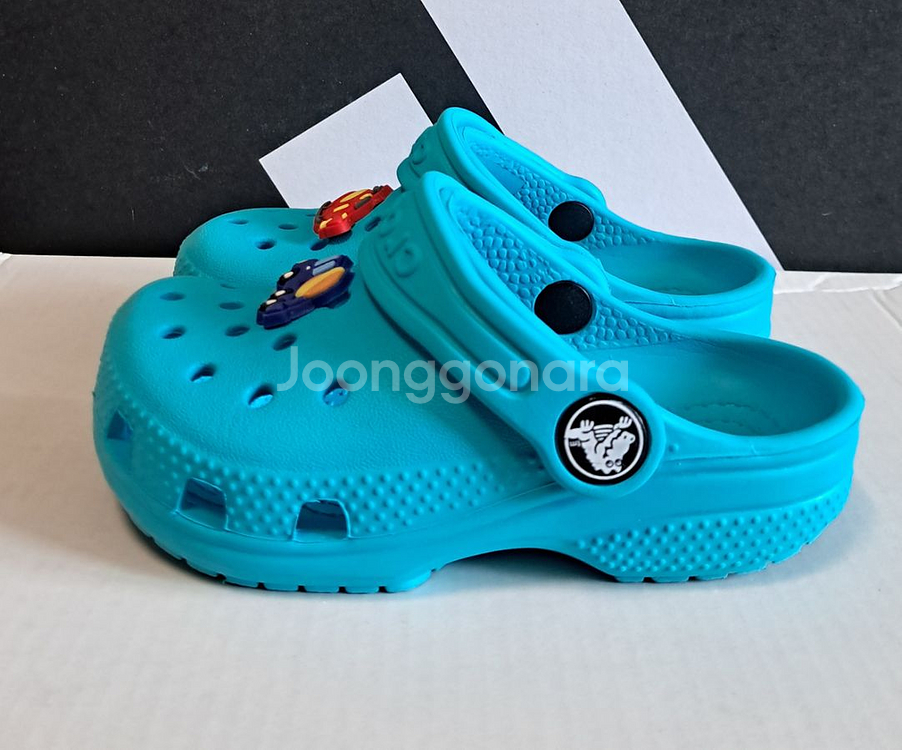 크록스c7 140 <거의 새거>지비츠포함 클래식클로그--2