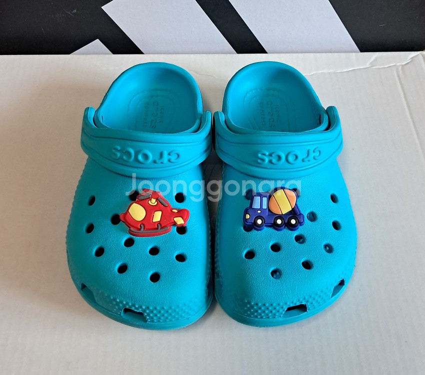 크록스c7 140 <거의 새거>지비츠포함 클래식클로그--1