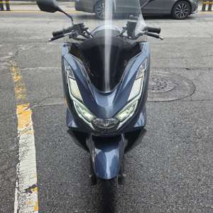 혼다 PCX 22년식 팝니다.
