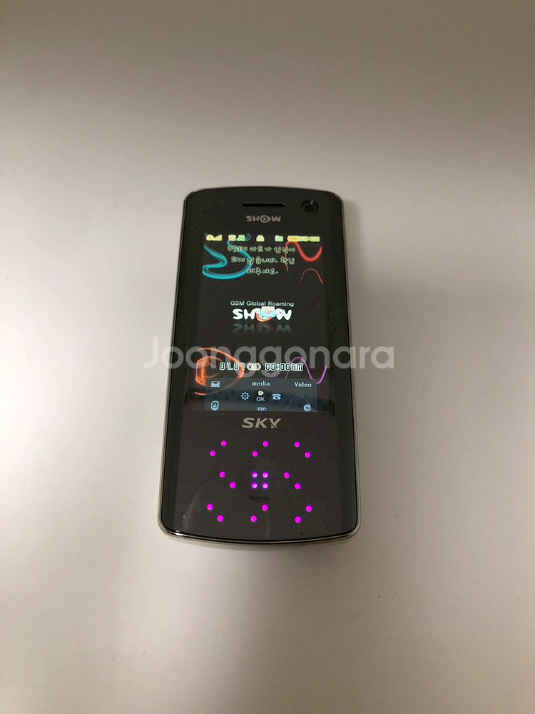 스카이 오마주폰(IM-U440K) 화이트 기기 판매--3