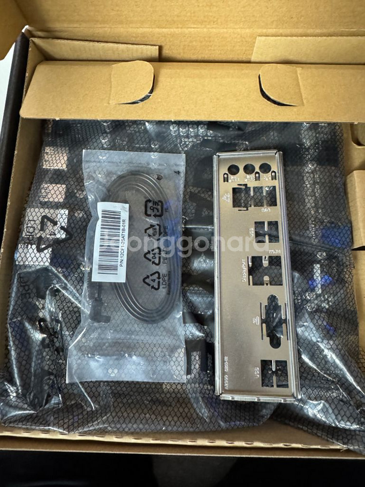 기가바이트 B760M E, 1개--2