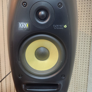 KRK VXT 6 모니터 스피커 이미지