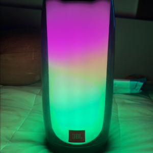 JBL 펄스4 블루투스 스피커 판매합니다 (거의 새것)