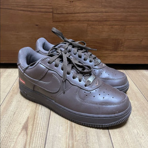 나이키 슈프림 에어포스1 브라운 245mm