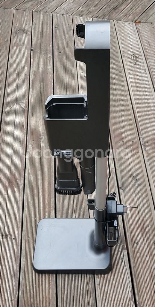 LG 코드제로 부품 충전거치대와 브러쉬들과 완드봉--1