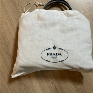 프라다 20FW 사피아노 모노크롬 토트백 미디움