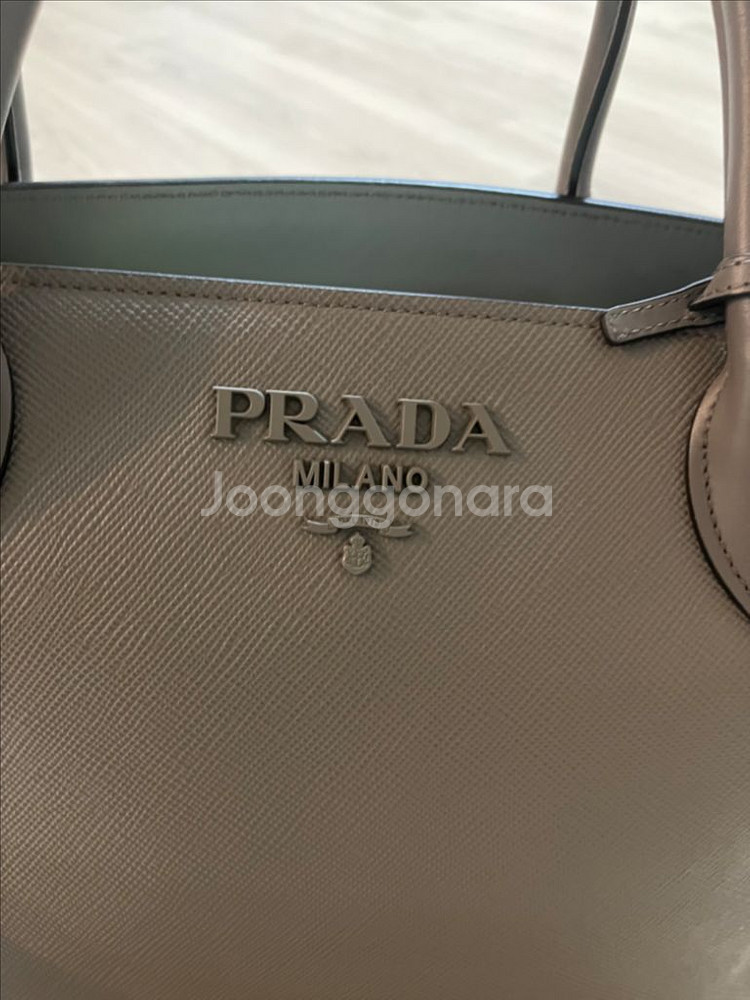 프라다 20FW 사피아노 모노크롬 토트백 미디움--1