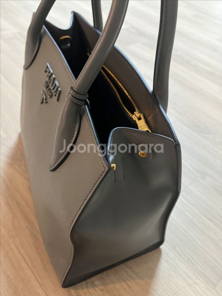 프라다 20FW 사피아노 모노크롬 토트백 미디움--5