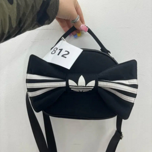 켈리즈 켈리인서울 아디다스 캔디백 크로스가능