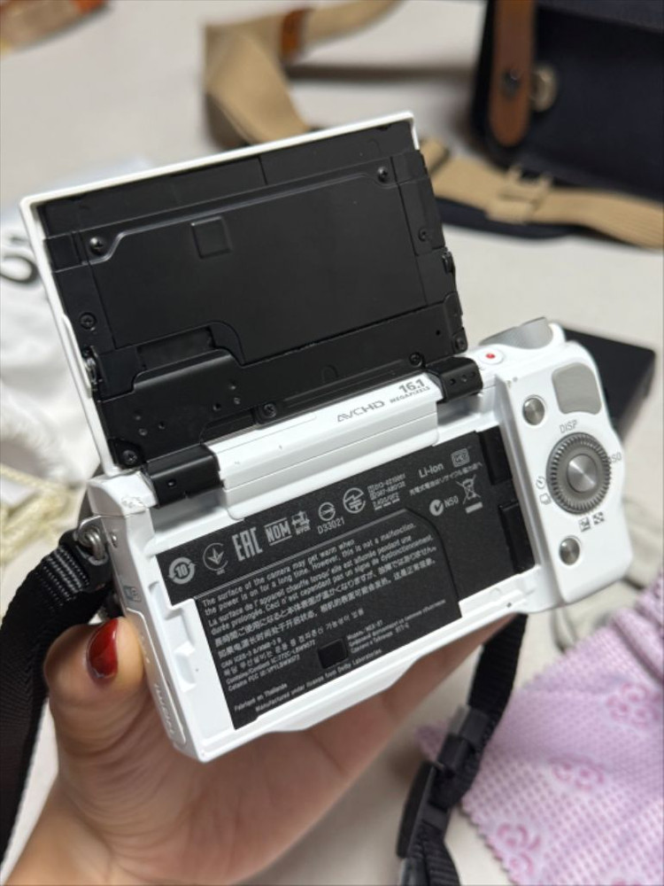 소니 NEX-5T 화이트 미러리스 카메라 이미지