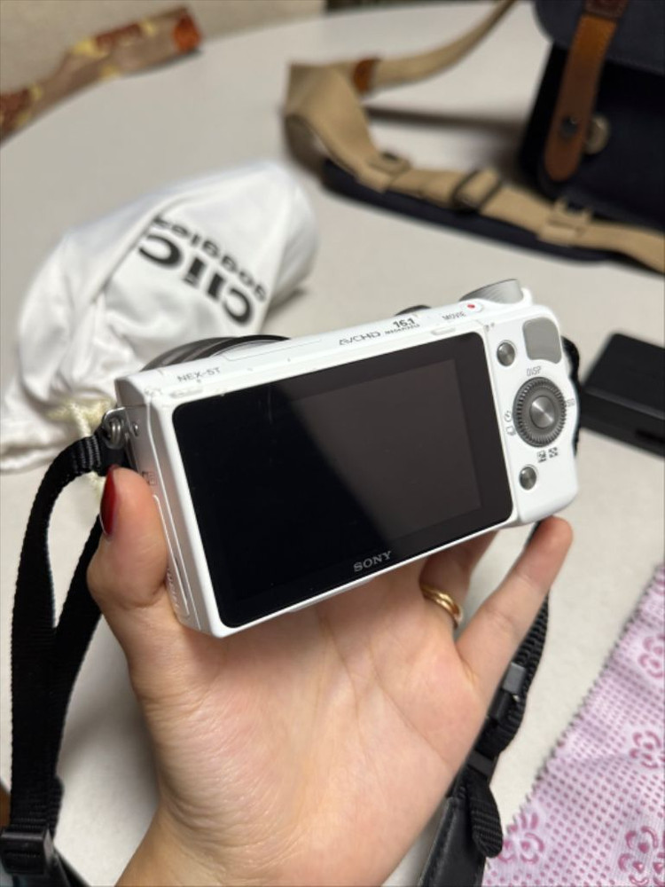 소니 NEX-5T 화이트 미러리스 카메라 이미지