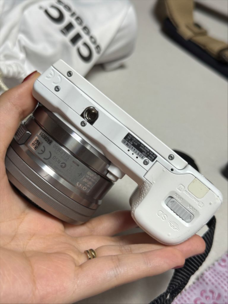 소니 NEX-5T 화이트 미러리스 카메라 이미지