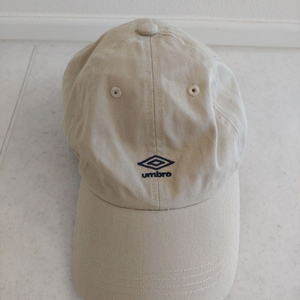 엄브로 볼캡