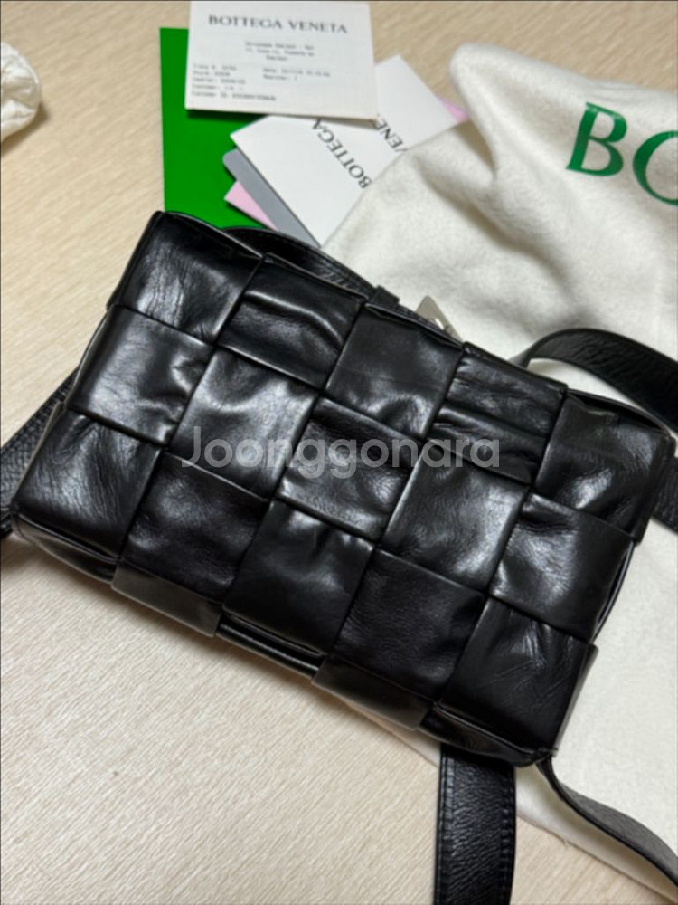 보테가 베네타 카세트백 스몰 블랙 (717587)--4