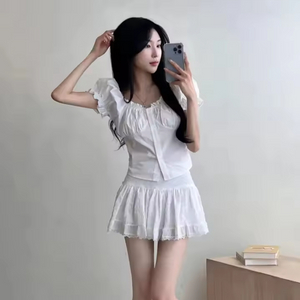화이트 퍼프 셔링 블라우스