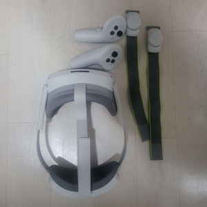 Pico 4 울트라 VR + 모션트래커 2개