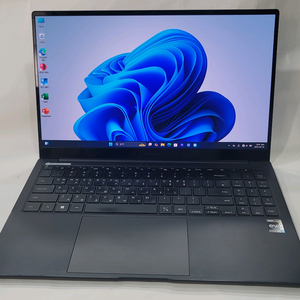 삼성전자갤럭시북2프로 NT950XEE-XL51G 흠있음