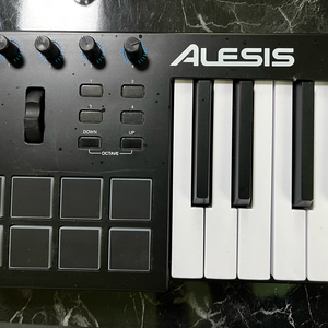 마스터키보드 49 / ALESIS 건반