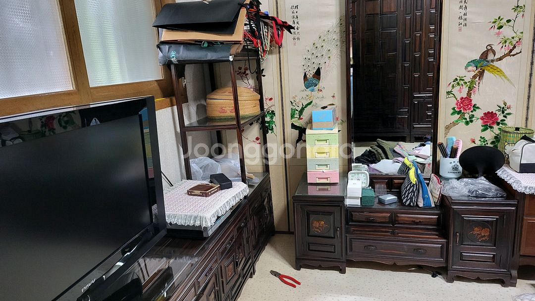 흑단나무로 제작한 장농 문갑 화장대 침대 그릇장 일체--3