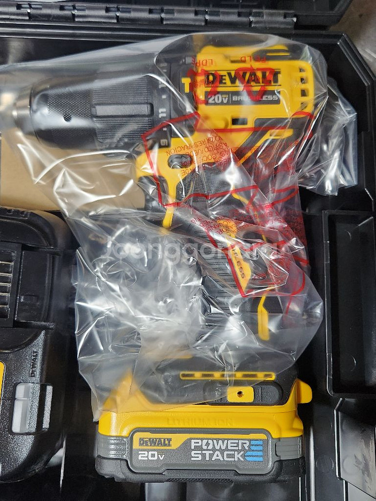 디월트 20v 충전해머드릴 DCD709E2T 새것판매--2