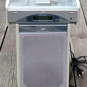 JVC CD 플레이어와 파워 서브 우퍼 팝니다